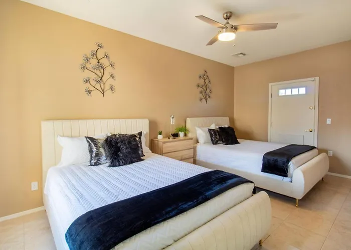 Heated Pool • Mini Golf • Huge Backyard • King Bed Hébergement de vacances Casa Grande