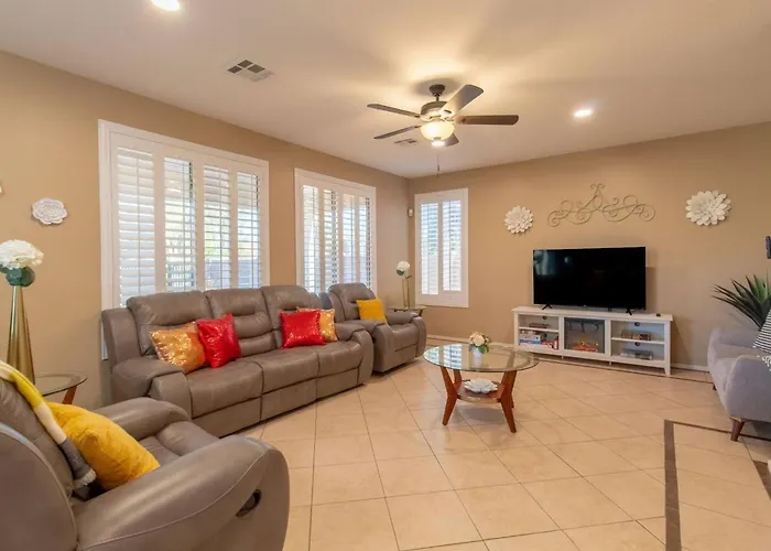 Heated Pool • Mini Golf • Huge Backyard • King Bed Casa Grande