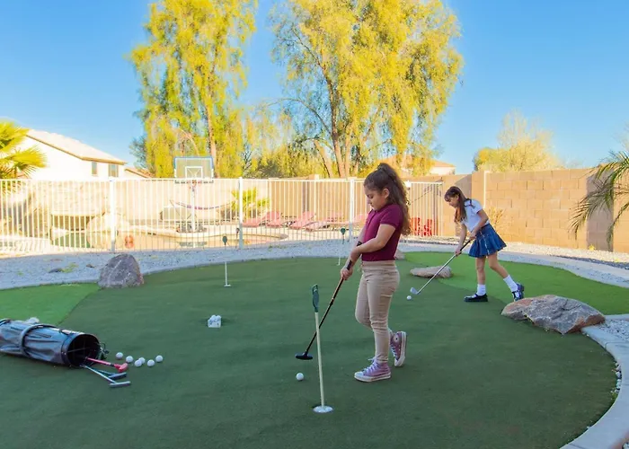 Heated Pool • Mini Golf • Huge Backyard • King Bed