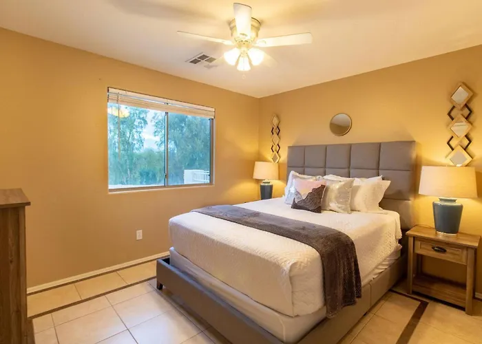 Heated Pool • Mini Golf • Huge Backyard • King Bed * Casa Grande