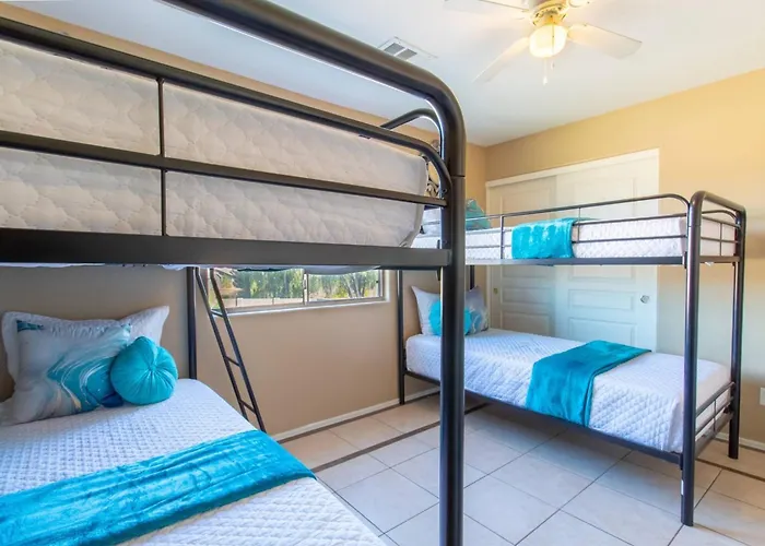 Heated Pool • Mini Golf • Huge Backyard • King Bed Casa Grande