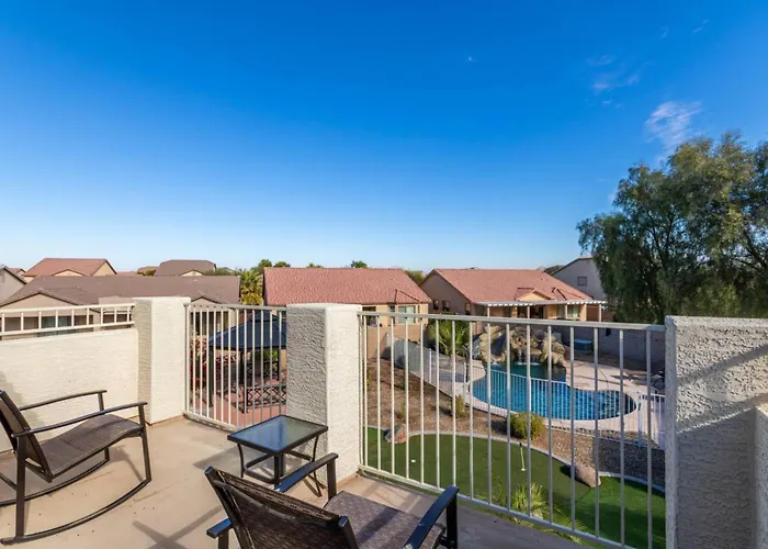 Heated Pool • Mini Golf • Huge Backyard • King Bed *