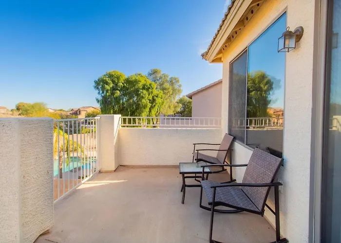 Heated Pool • Mini Golf • Huge Backyard • King Bed *