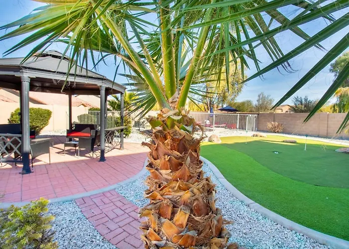Hébergement de vacances Heated Pool • Mini Golf • Huge Backyard • King Bed